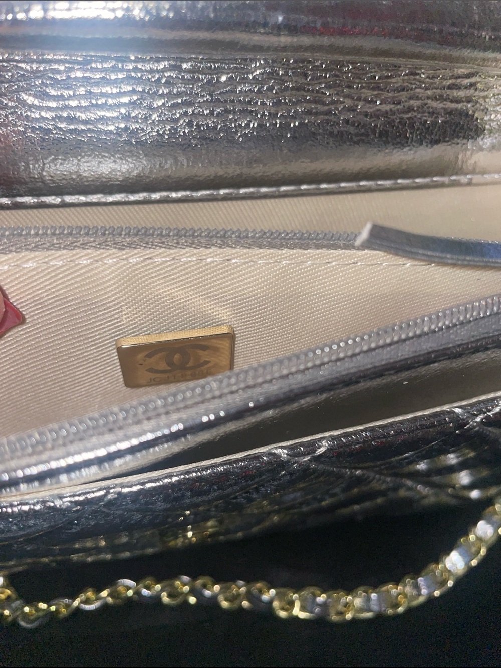 😍🔥 Chanel Metallic Silver & Gold OR red Quilted Crossbody Bag. Vegan leather - Picture 6 of 14